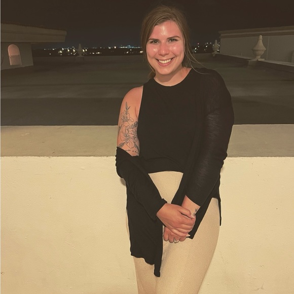 Meet your Posher, Jennifer - Picture 1 of 1